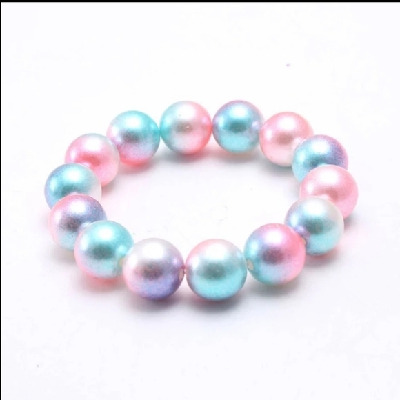 Other - NWOT Little girl pearlescent acrylic Bracelet